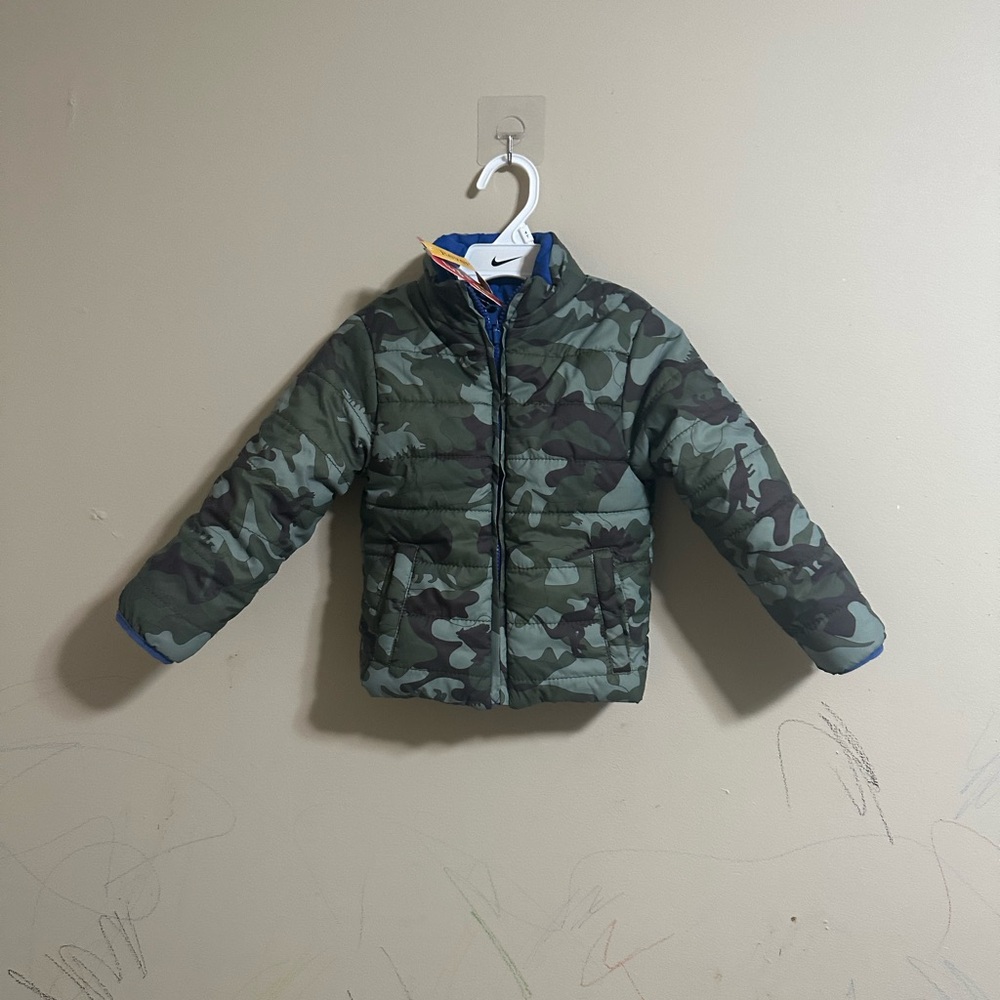 Reversible Dino camouflage puffer jacket